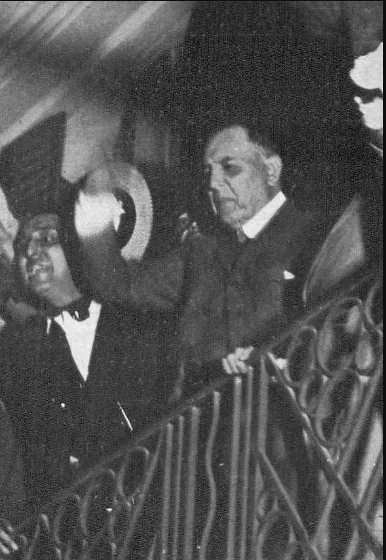 Yrigoyen-saluda-al-pueblo-desde-el-balcon-de-la-casa-de-su-sobrino-Luis-Rodriguez-Yrigoyen-luego-de-ser-liberado-el-20-de-febrero-de-1932