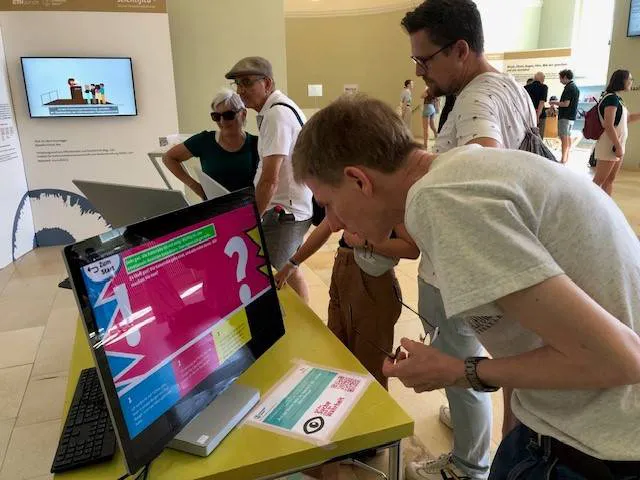 Entre-medios-tradicionales-y-las-redes-sociales-como-fuente-de-informacion_-Un-debate-de-fondo-especialmente-para-la-juventud_-Foto-FOG-Zurich