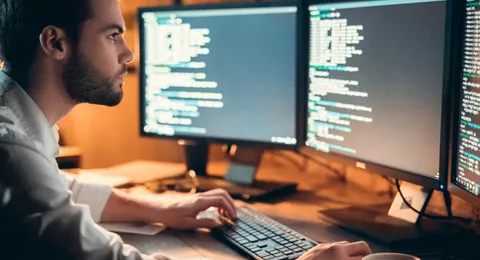 Programadores-informaticos-teletrabajo-2022-fuera