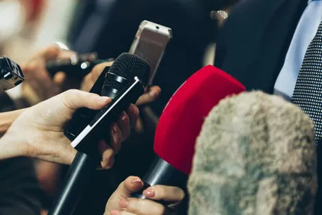 983538-microfonos-periodismo-11202860