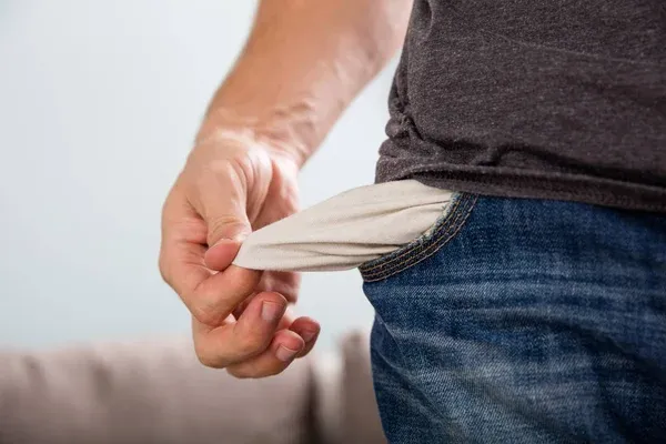 depositphotos_140460910-stock-photo-man-showing-empty-pocket