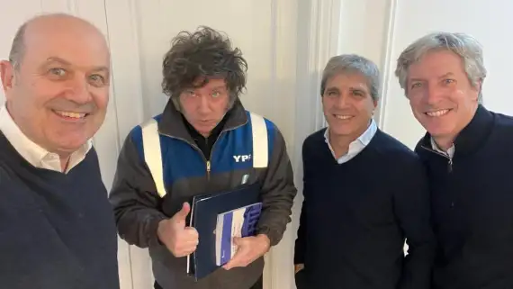 federico-sturzenegger-javier-milei-luis-caputo-y-santiago-bausili-2278042