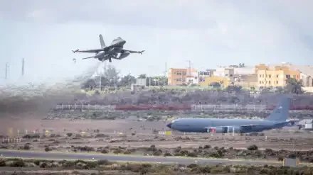 los-aviones-f-16-sobre-la-ciudad-de-buenos-aires-20251204-2148417