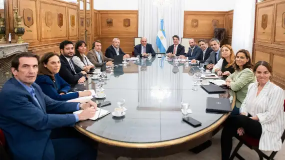 nicolas-posse-y-el-ministro-del-interior-guillermo-francoscon-los-diputados-por-hacemos-coalicion-federal-20240408-1781922