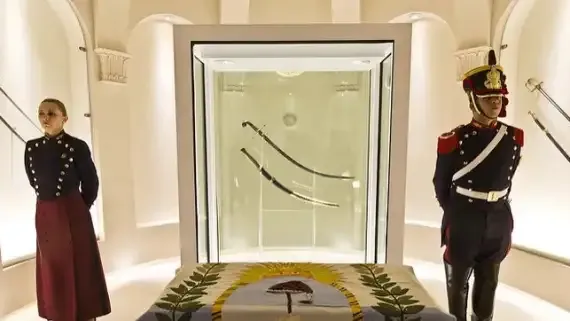 polemica-por-el-nuevo-traslado-del-sable-de-san-martin-a-donde-sera-llevado-2177546