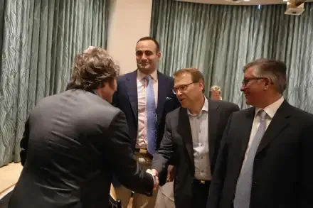 el-encuentro-del-presidente-milei-en-los-angeles-con-empresarios-2-2093682