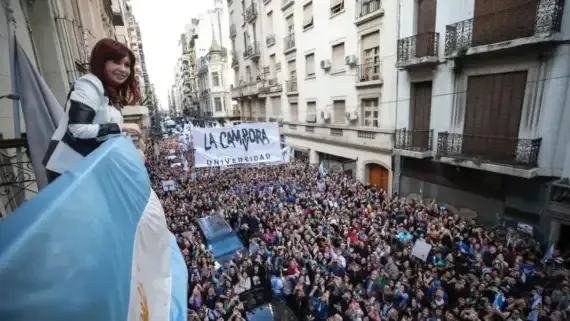 en-caso-de-fallo-inminente-de-la-corte-suprema-el-kirchnerismo-prepara-paro-nacional-en-defensa-de-cristina-kirchner-2039092