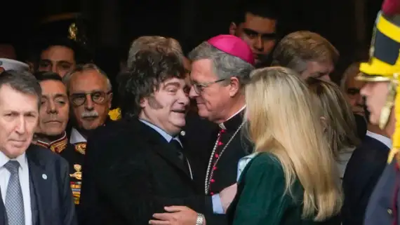 el-saludo-de-garcia-cuerva-con-milei-cuando-este-llego-a-la-catedral-2279345