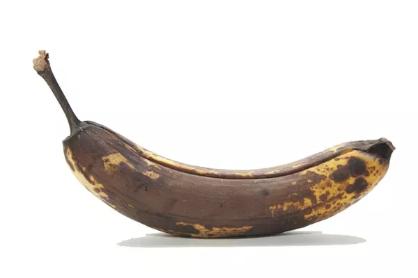 depositphotos_36744565-stock-photo-old-brown-over-ripened-bananas