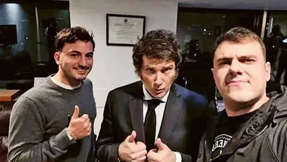 el-tuitero-gordo-dan-junto-a-javier-milei-y-agustin-romo-1847061