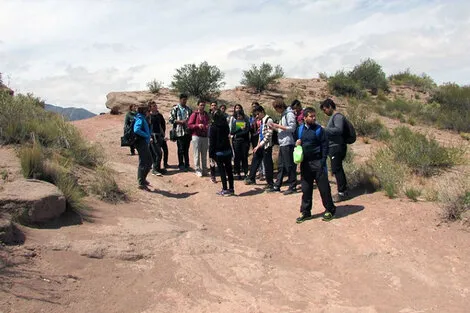 891387-estudiantes-de-geologia-en-potrerillos_0