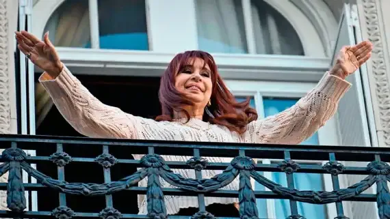 210625cristinafernandezkirchnerbalconafpg-2046865