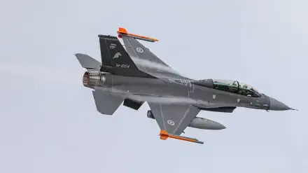 los-aviones-f-16-sobre-la-ciudad-de-buenos-aires-20251204-2148415