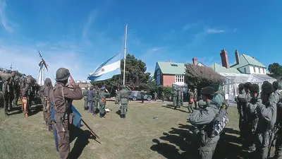 bandera-argentina-flameando-guerra-de-malvinas-jpg.