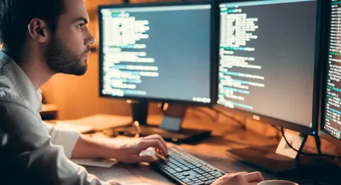 Programadores-informaticos-teletrabajo-2022-fuera