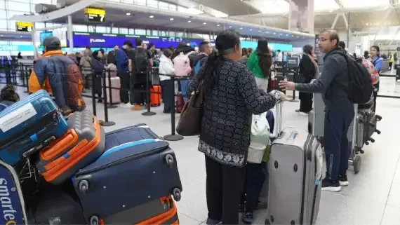 la-primera-jornada-del-paro-de-controladores-aereos-2155337