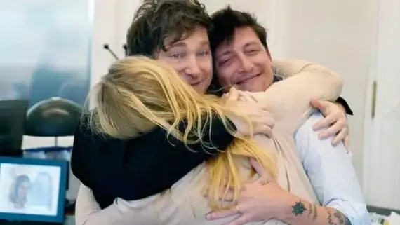 javier-milei-karina-milei-y-santiago-caputo-el-abrazo-del-triangulo-de-hierro-2076264
