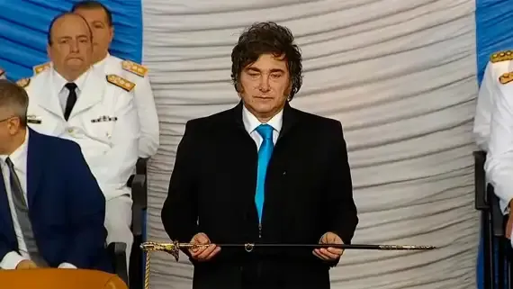 milei-en-la-entrega-de-sables-y-medallas-2025-en-el-colegio-militar-18122025-2156115