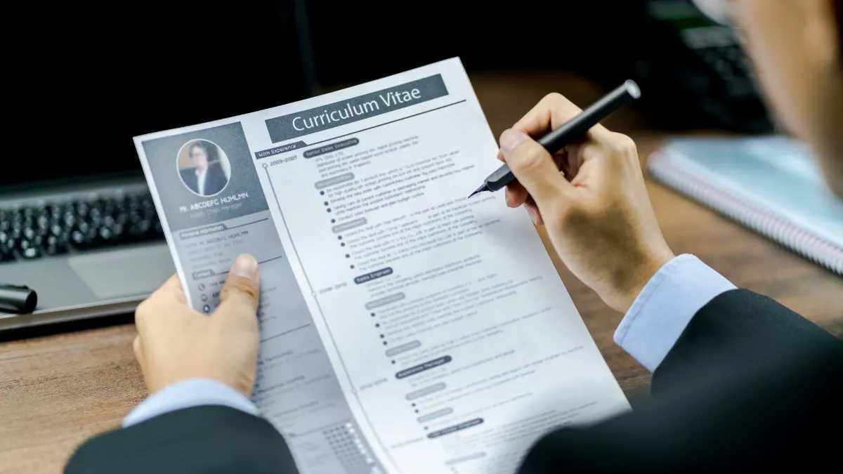 information-falsa-cv-empleo-shutterstock.jpg_554688468