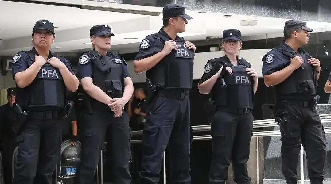 cuanto-cobrara-policia-federal-argentina-agosto-2024-1045328-080404
