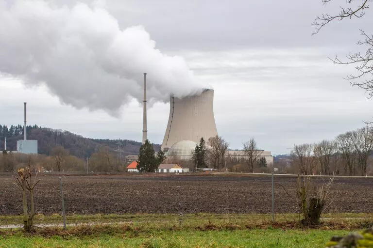Nuclear-plant-James-Qube-Pixabay-768x512