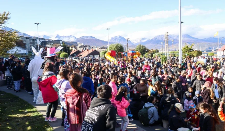20260405162103_pascuas-en-la-plaza-con-mas-de-500-vecinos-y-vecinas