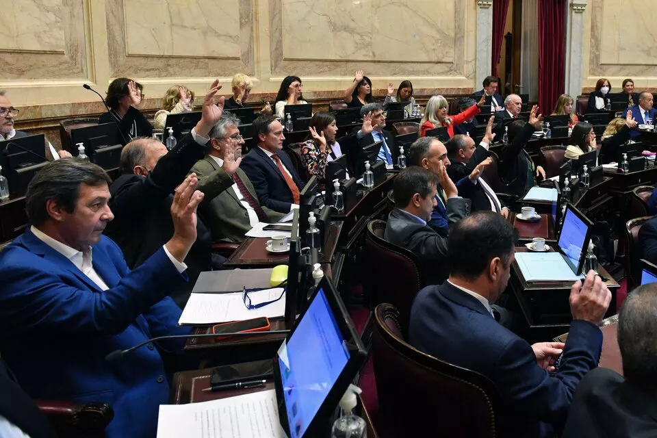 525411-38339-senado-2520na