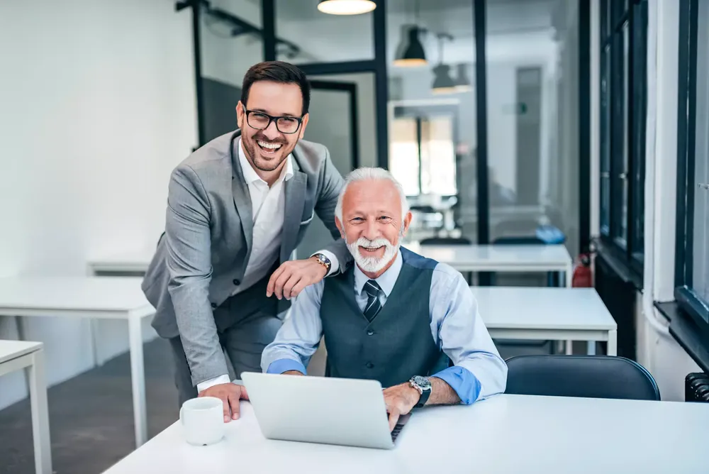 HRTRENDS_contratar_personas_mayores_50_años_principal