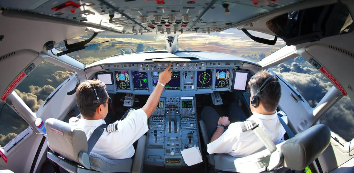 ser-piloto-de-avion-todo-lo-que-necesitas-saber-1140x557