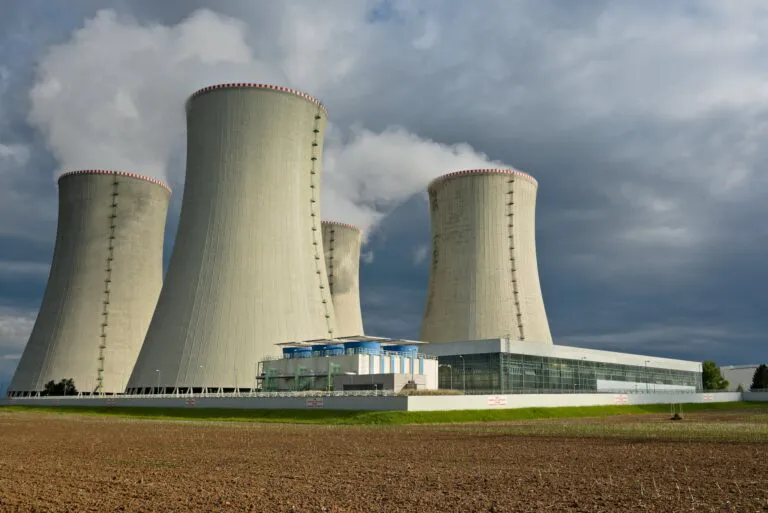Nuclear-plant-Lukas-Lehotsky-Unsplash-768x513
