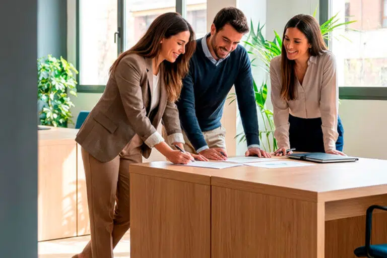 trabajo-oficina-equipo-768x512.jpg