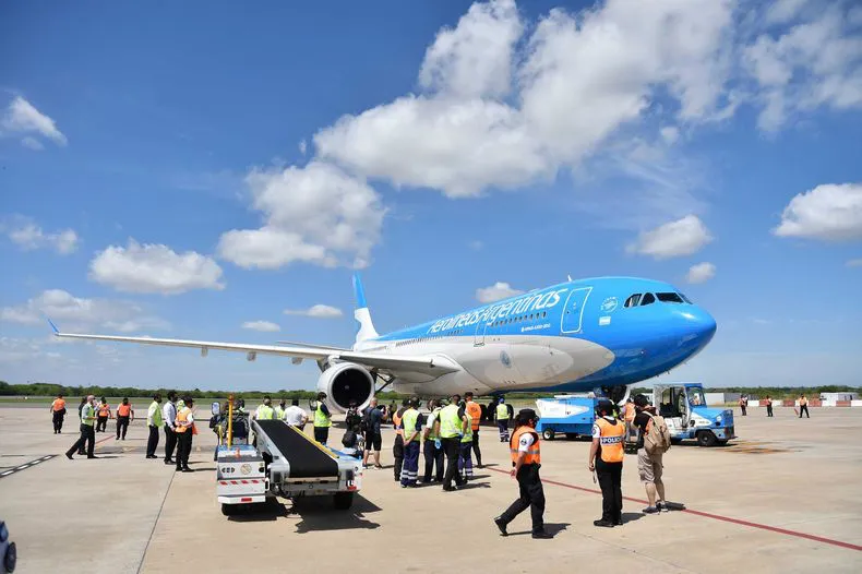 aerolineas-argentinas-avion-vuelo-ezeiza
