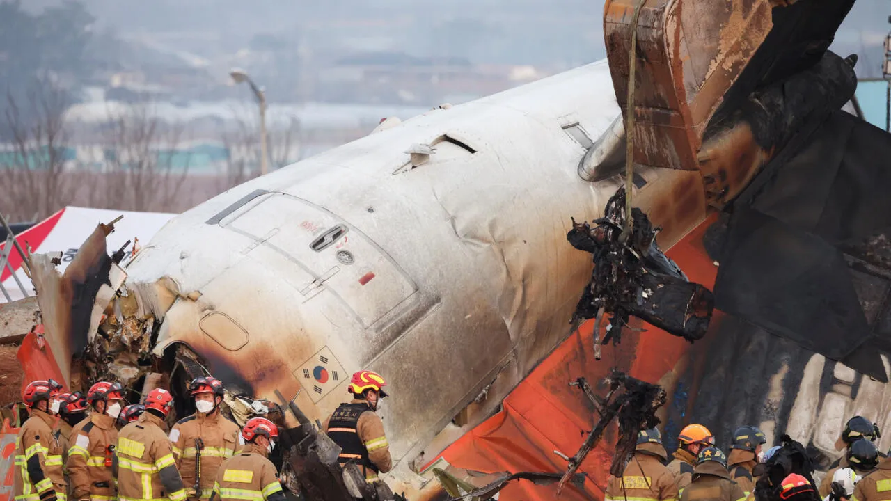 2024-12-29T080616Z_981136300_RC2VYBAA8M5J_RTRMADP_3_SOUTHKOREA-CRASH