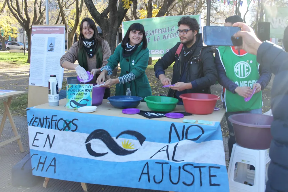 Cientificos-lavan-platos