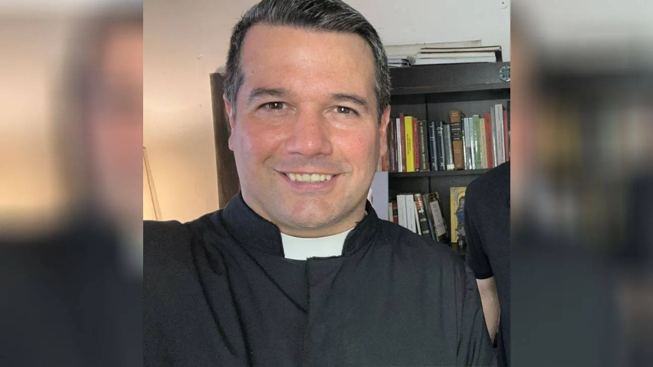 sacerdote-javier-olivera-ravasi