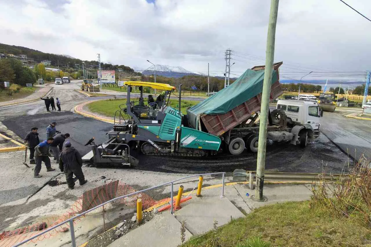 photo_5069291411064163811_y-1-1