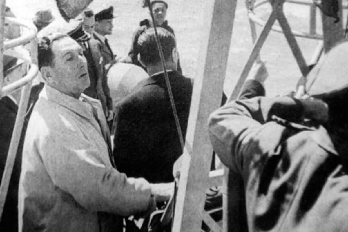 Peron-se-exilia-en-la-canonera-paraguaya