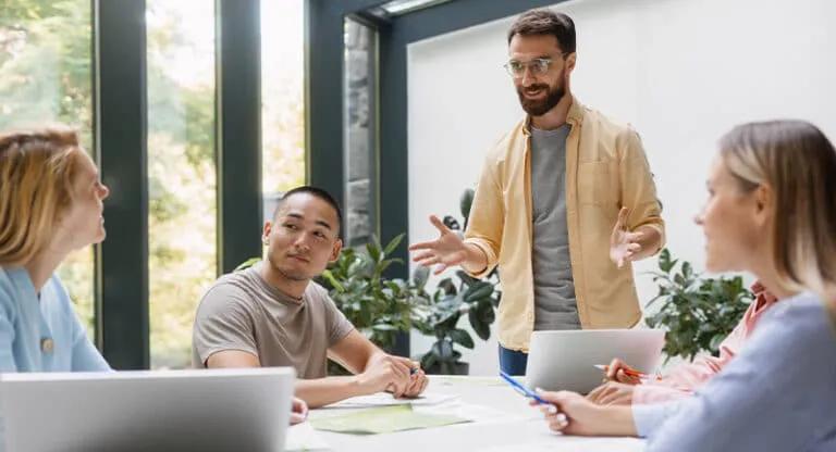 comunicacion-laboral-reunion-768x416