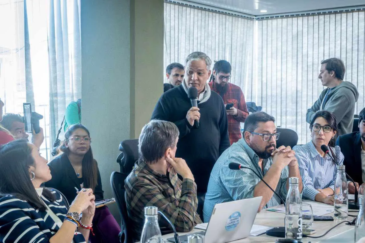 photo_5186449438766378777_y-1