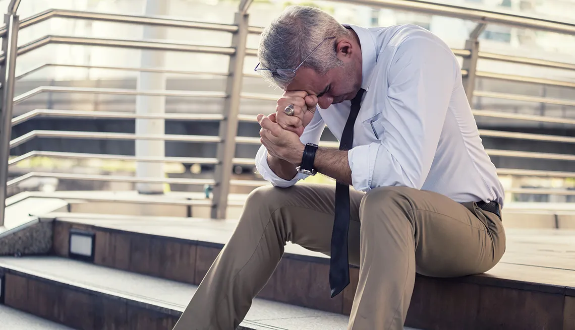1140-older-worker-job-loss-esp