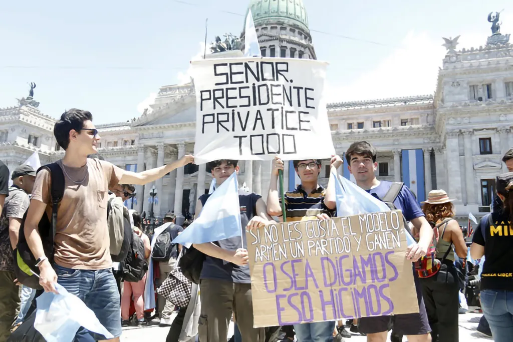 814126-jovenes-20liber