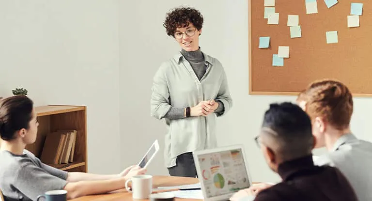 igualdad-empleados-reunion-768x416