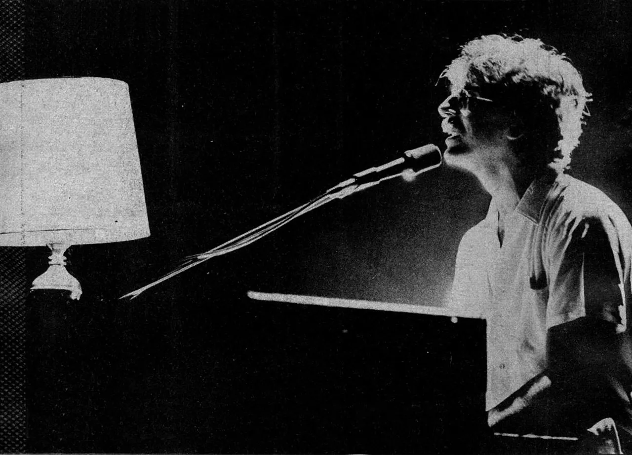 1280px-Charly_Garcia_presenta_Clics_modernos