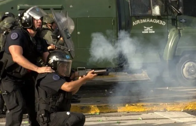 Policia-represion-Grillo