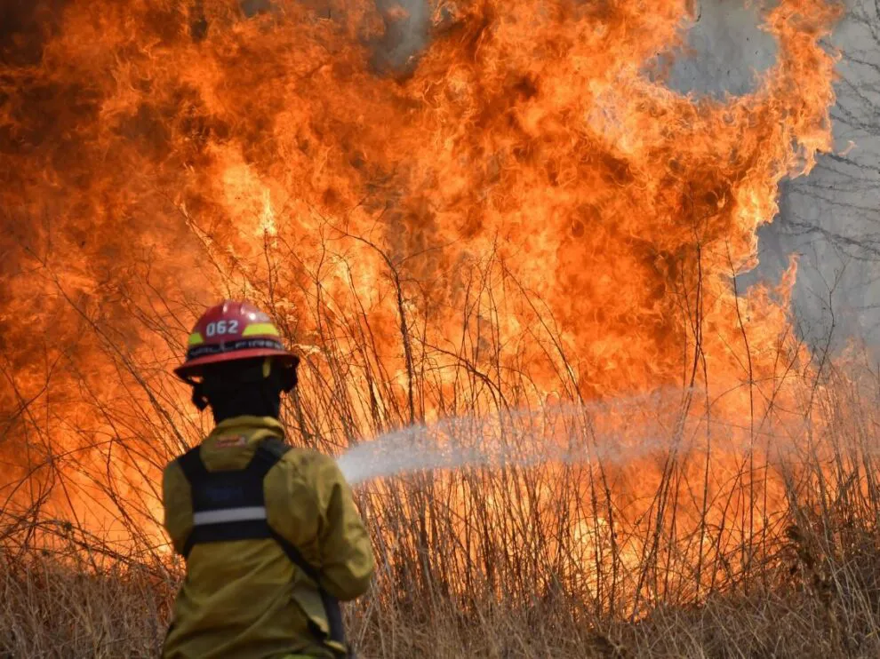 incendios-fuego-avanza-sin-piedad-sierras-cordoba-861867-1727411-990x742