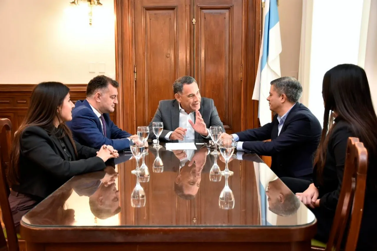 photo_4925040287269630523_y-1-1