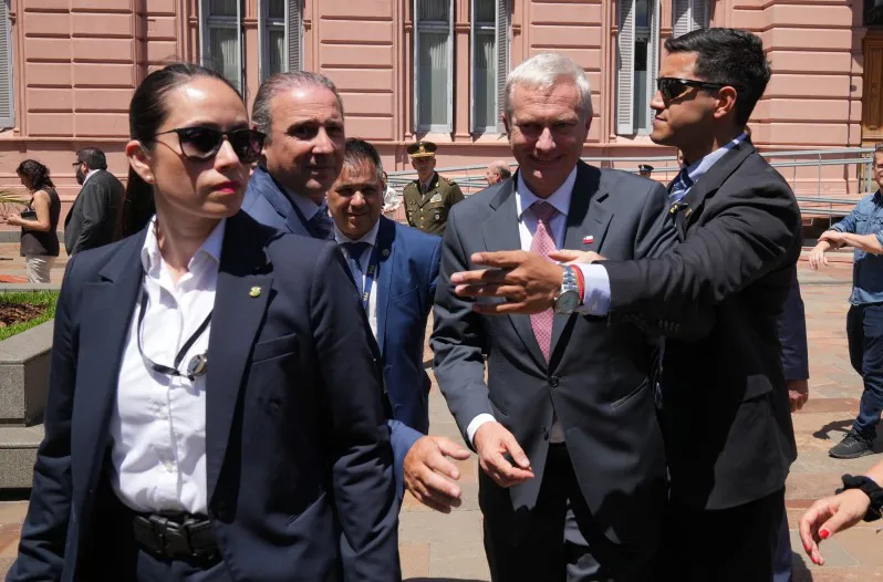 6941c6ae957c3_798_526!