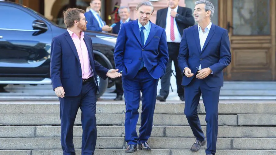 nicolas-posse-y-el-ministro-del-interior-guillermo-francoscon-los-diputados-por-hacemos-coalicion-federal-20240408-1781928