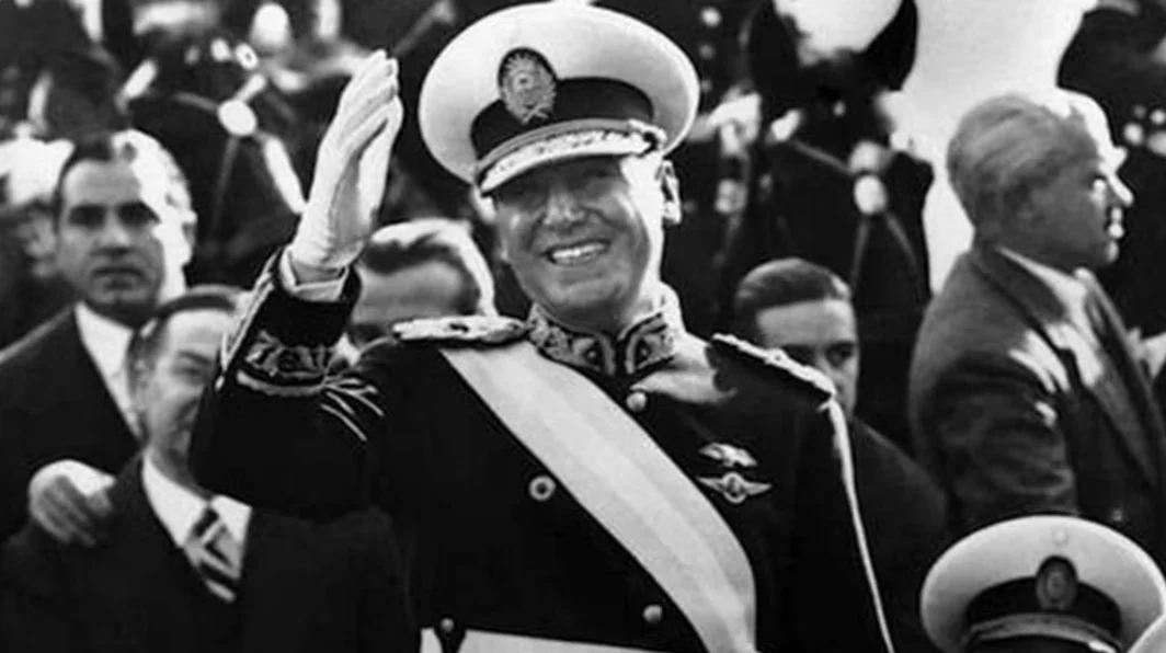 Peron-uniforme-militar