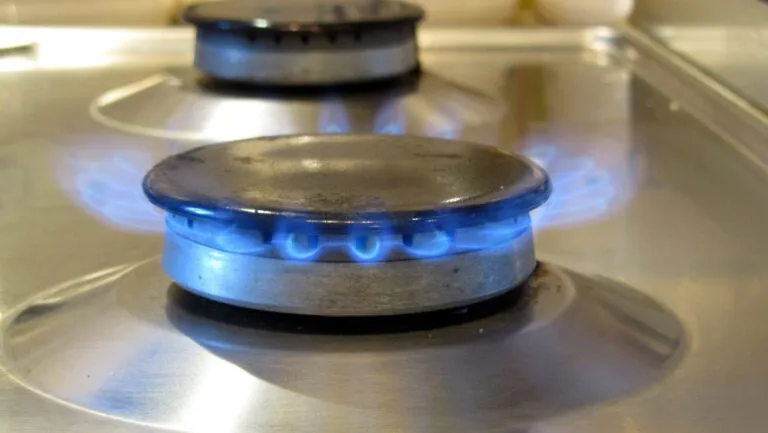 Gas-stove-Zsuzsanna-Solti-Pixabay-768x433